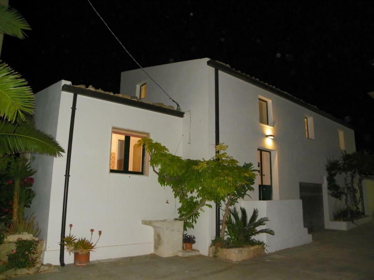 Gasthaus Dabbanna Chiaramonte Gulfi Exterior foto